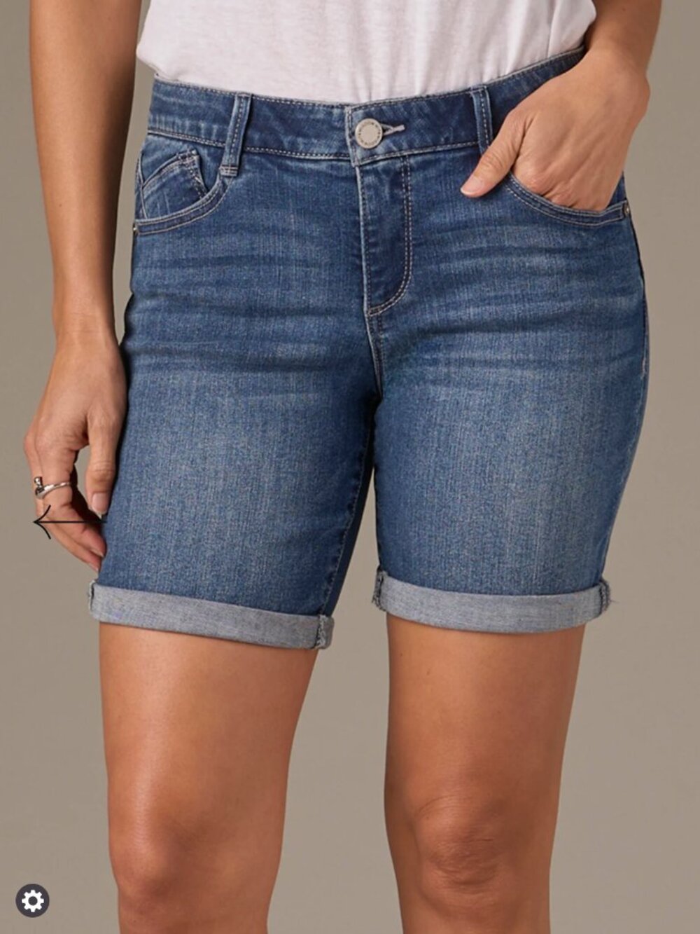 NWT WIT & WISDOM Mid-Rise Whiskered 7-Inch Inseam Shorts - Picture 4 of 4